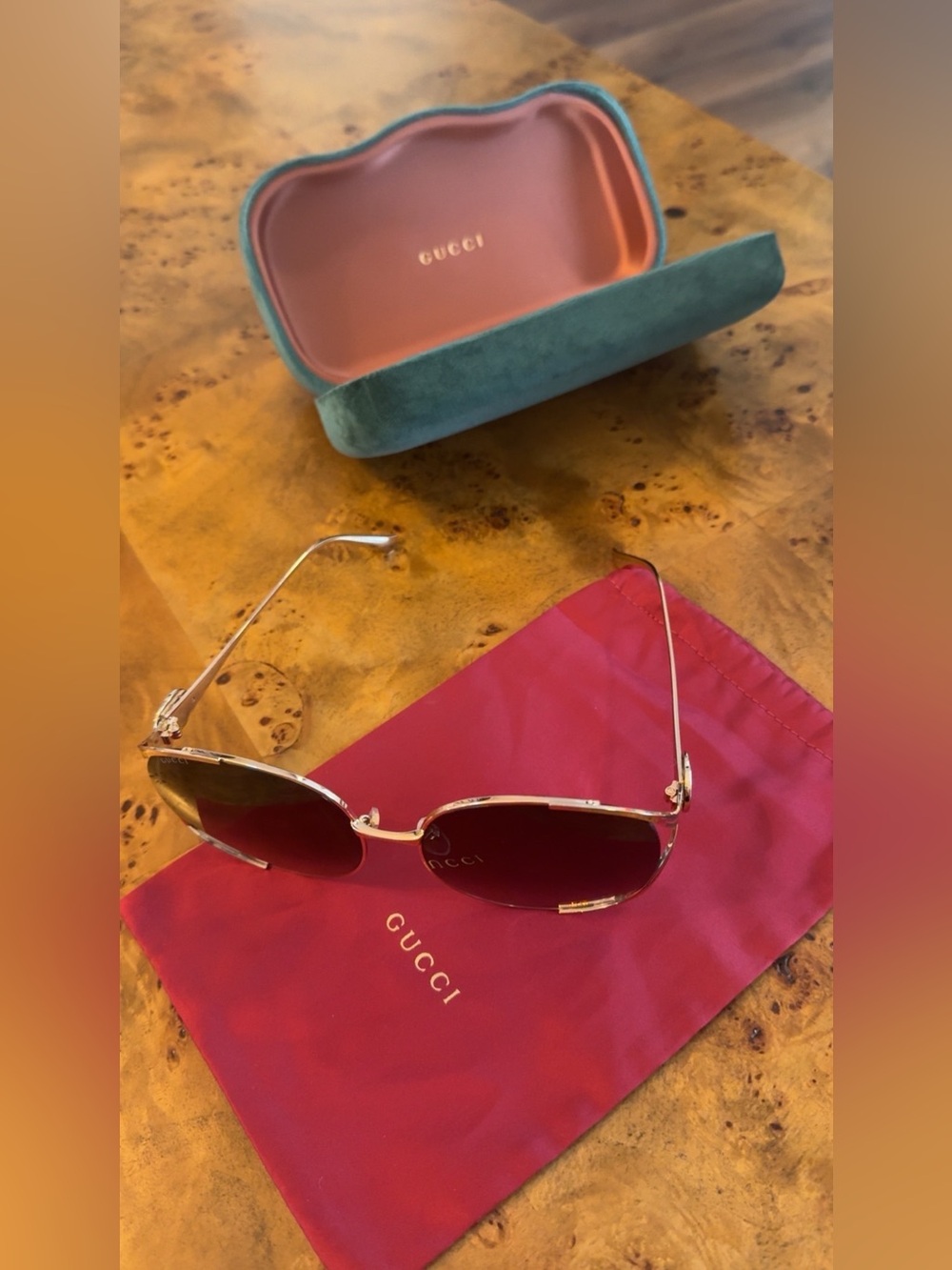 Gucci Sunglasses GG0225S. Gold frame with green and red GG detail - Picture 10 of 11